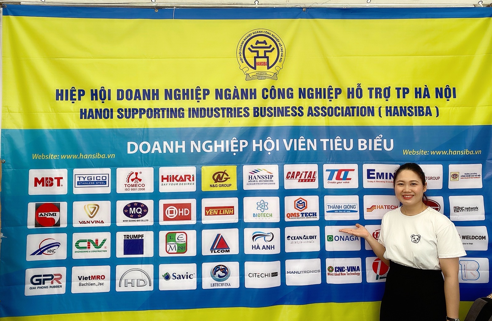 MÁY TÍNH THÁNH GIÓNG THAM DỰ NGÀY HỘI VIỆC LÀM ĐẠI HỌC UNETI NĂM 2023